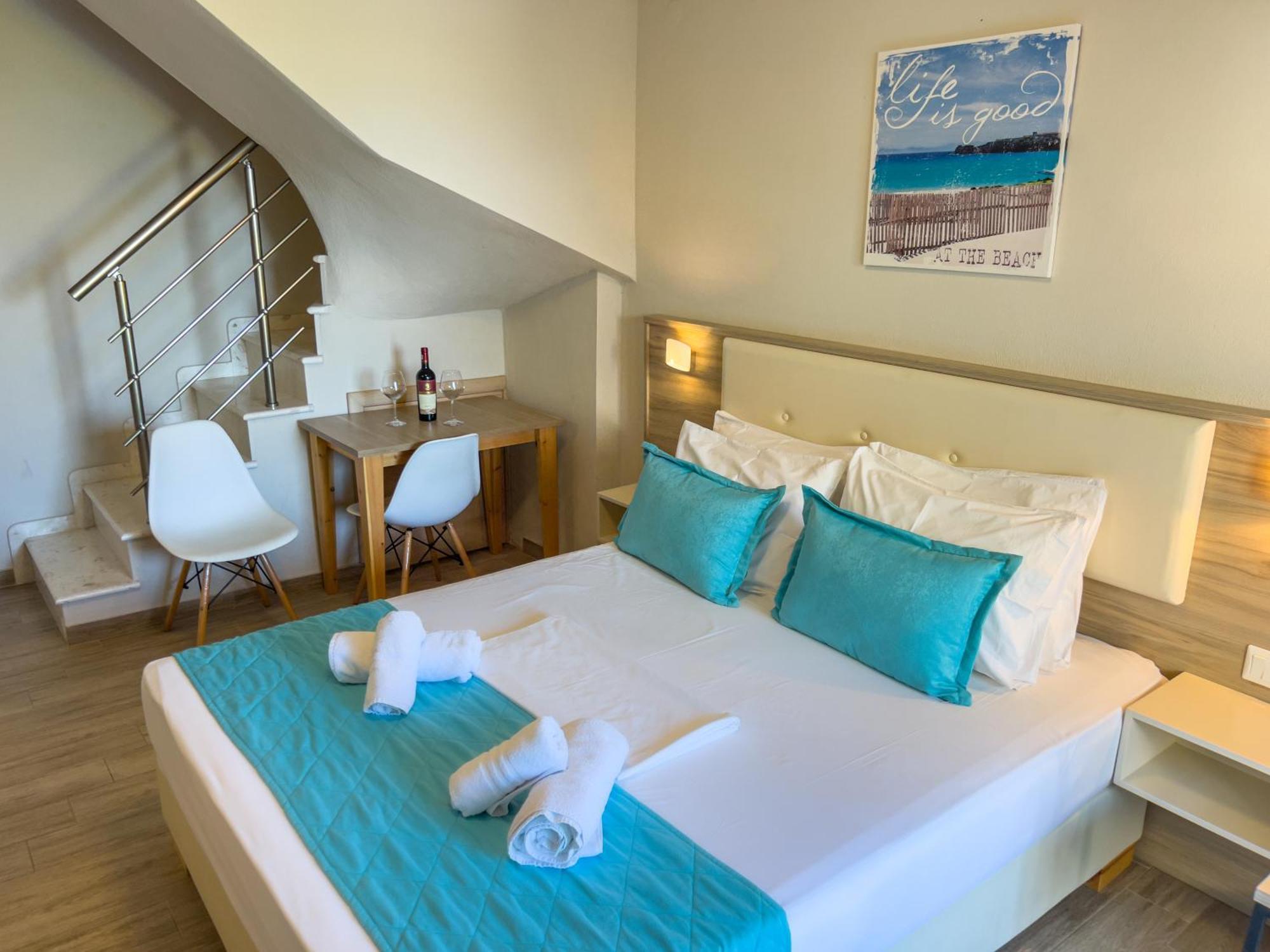 Yalos Beach Maisonettes Скала-Сотірос Екстер'єр фото
