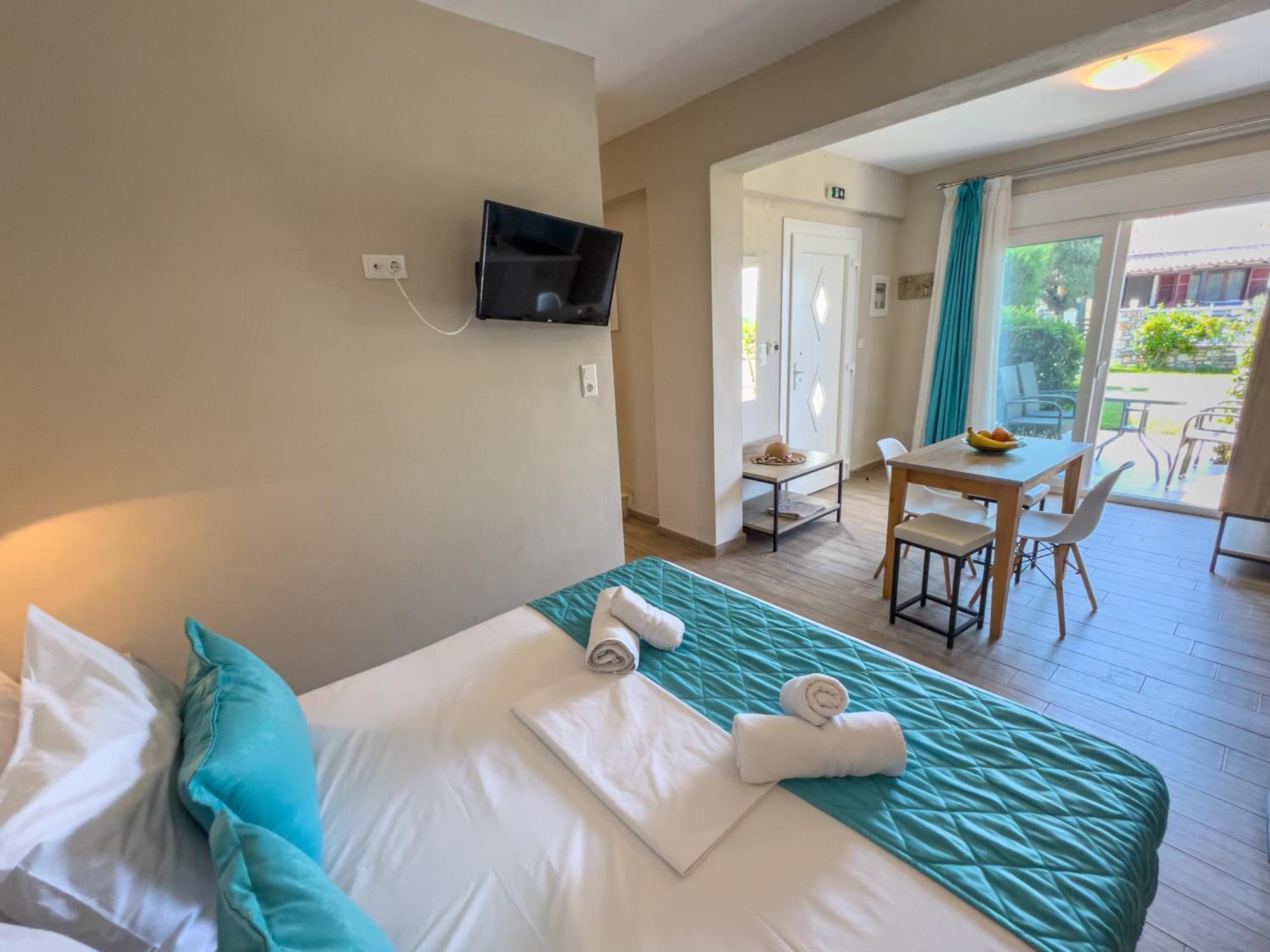 Yalos Beach Maisonettes Скала-Сотірос Екстер'єр фото